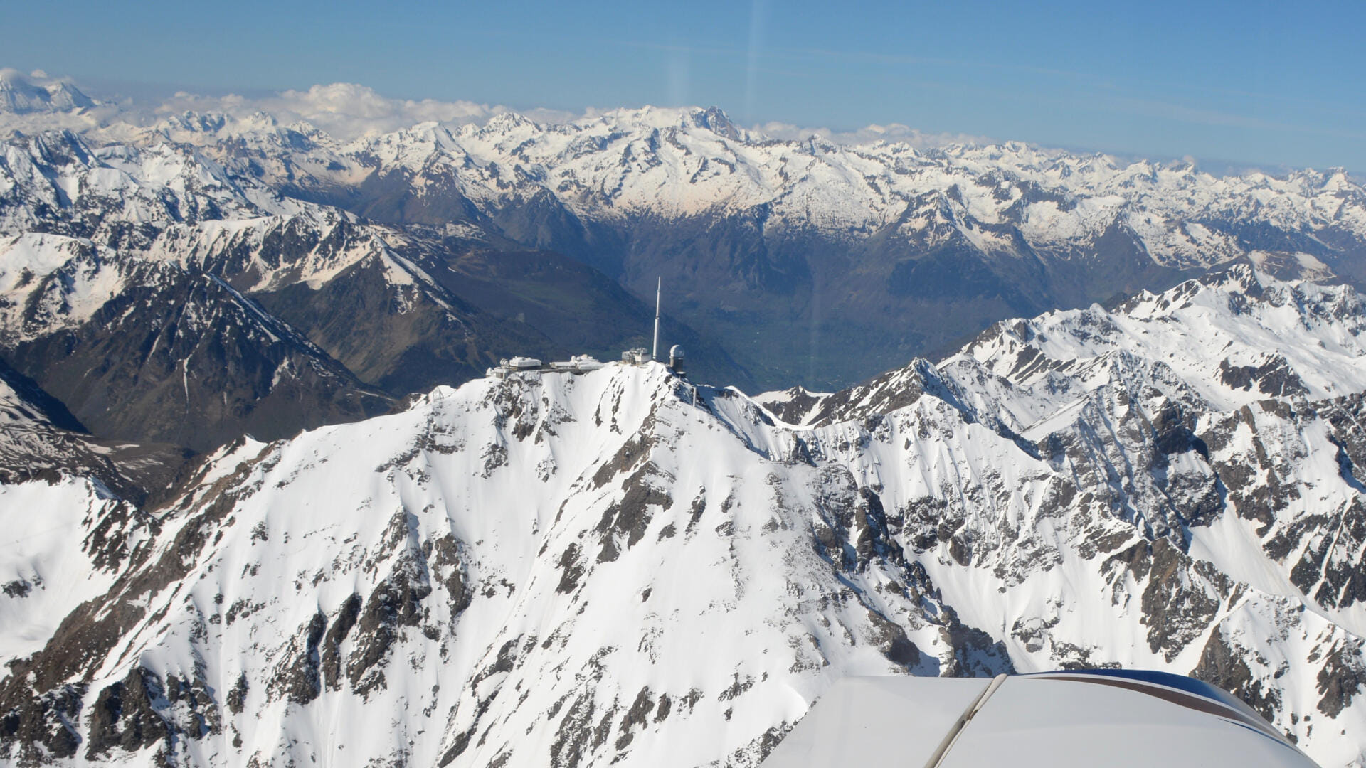 Le Pic du Midi de Bigorre au printemps