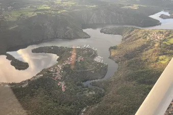 Balade aérienne au dessus du Pilat et des gorges de la Loire