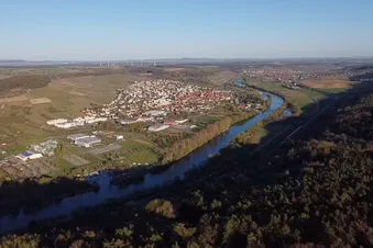 Rundflug über Unterfranken, Mainschleife, Würzburg, Weininsel.