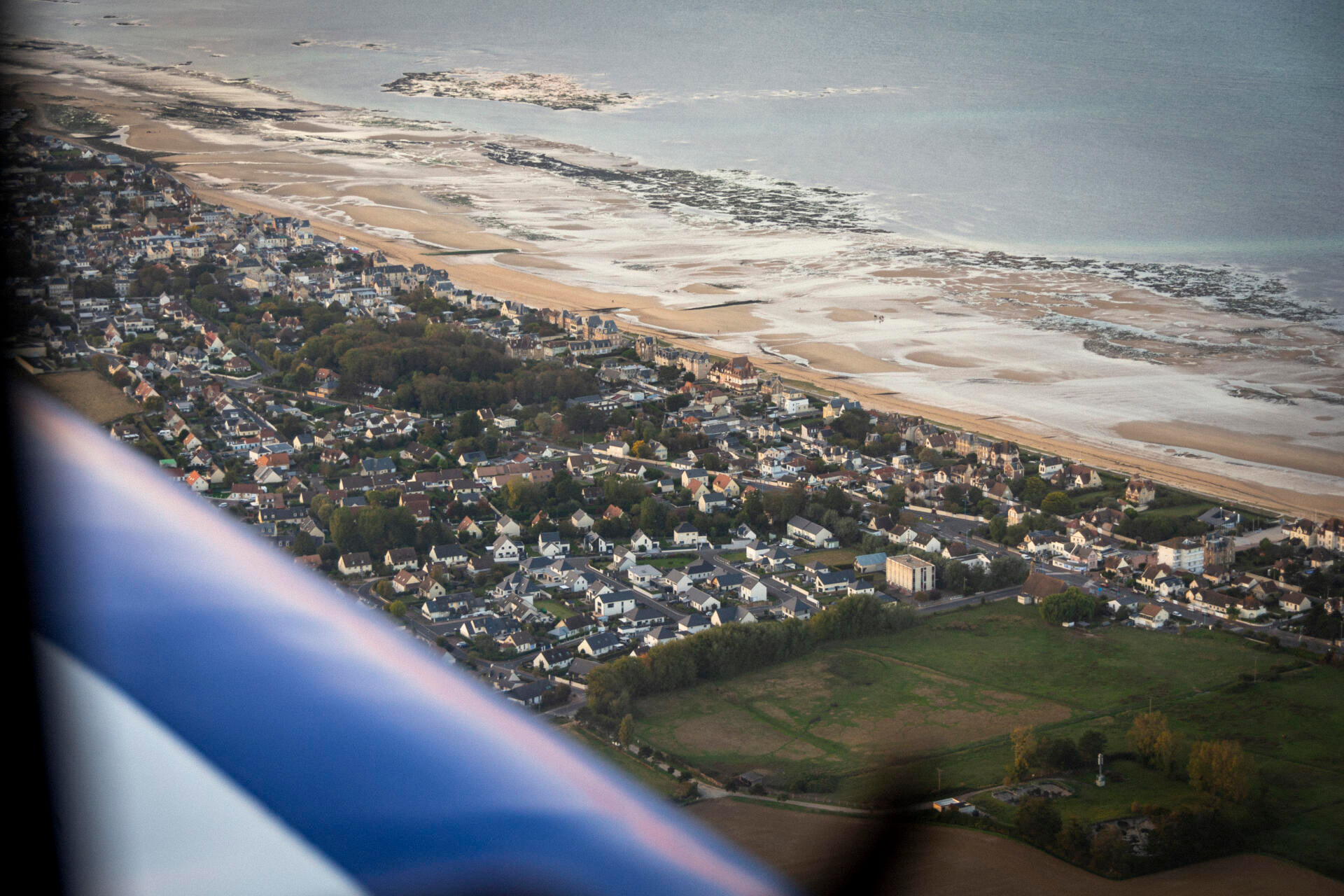 Ballade aérienne le long des plages du débarquement