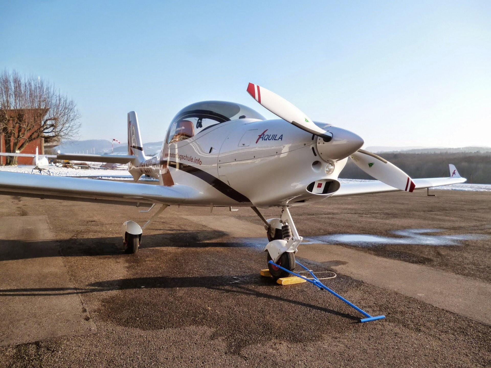 Aquila A211