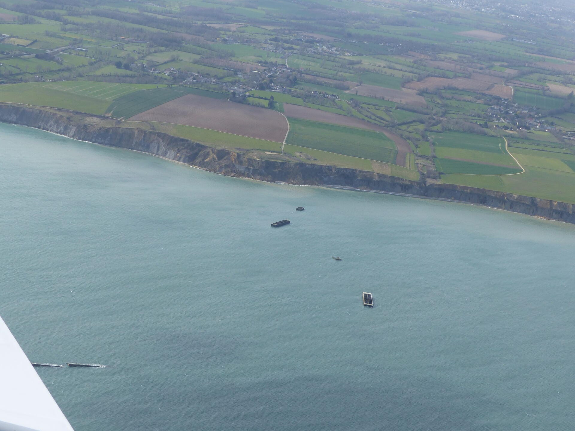 Survol des plages du débarquement en Normandie