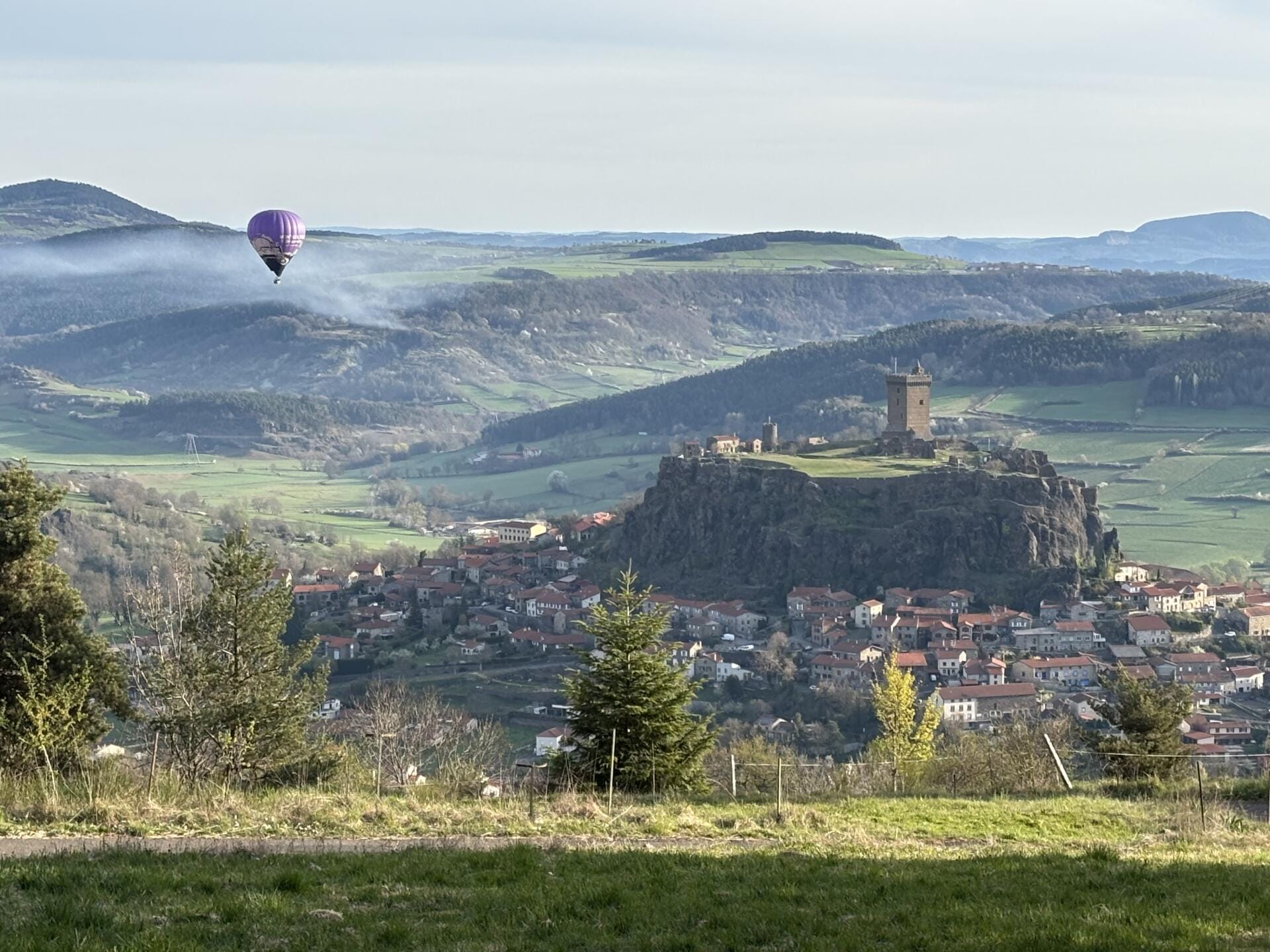 Vol au dessus du Mézenc ,le Puy en Velay et Pierre sur Haute