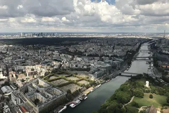 Posez-vous à l'héliport de Paris en hélicoptère Cabri G2