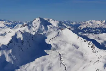 Flug entlang der Alpen nach Samedan