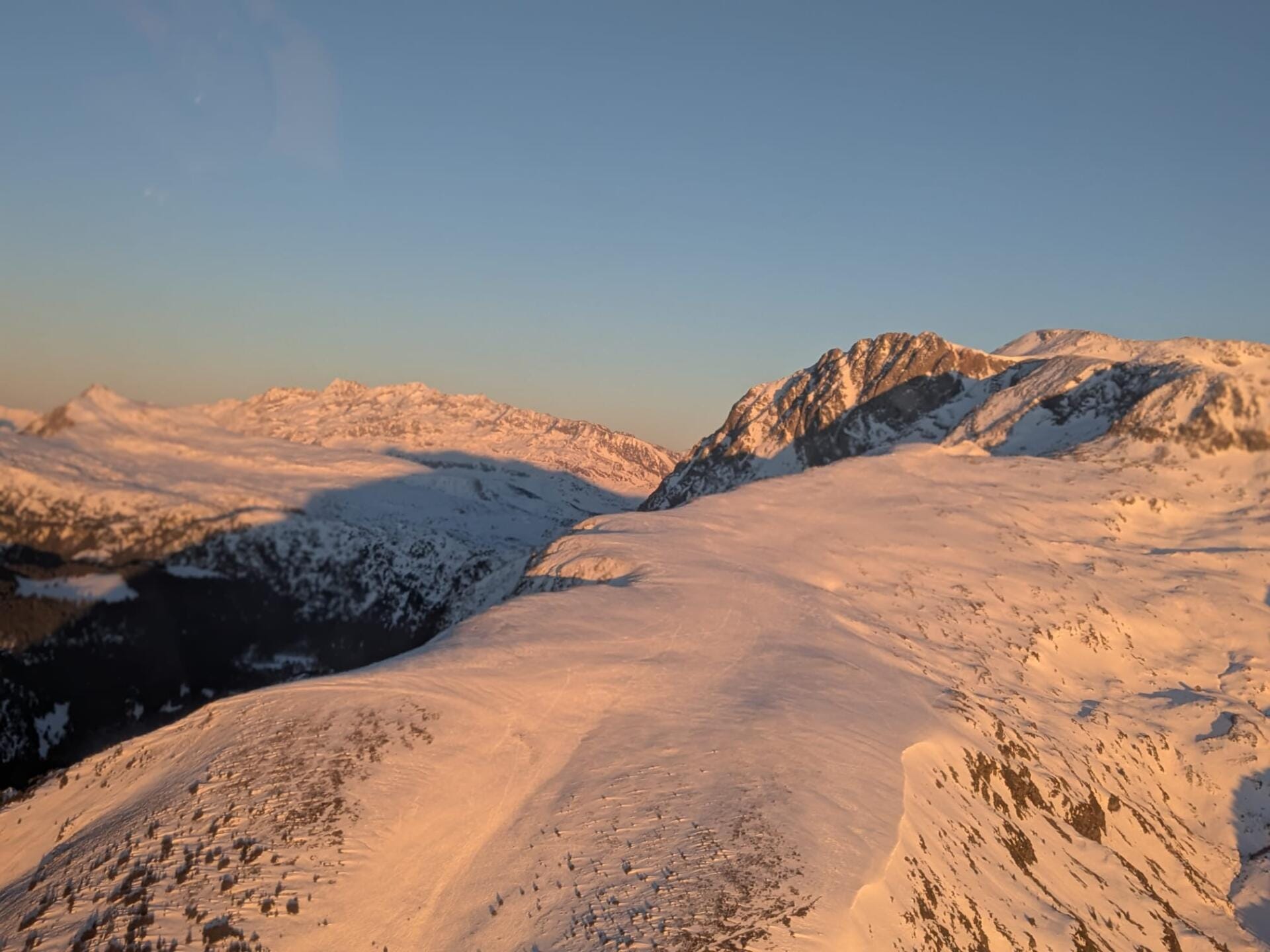 Le Taillefer et au loin les Grandes Rousses