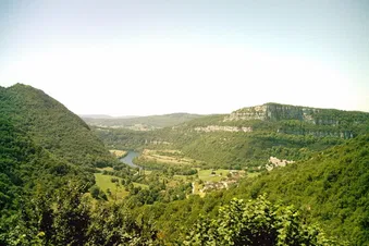 Vallée de l'Ain, barrage de Vouglans, étangs de la Dombes