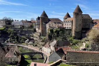SEMUR EN AUXOIX Excursion pour la journée