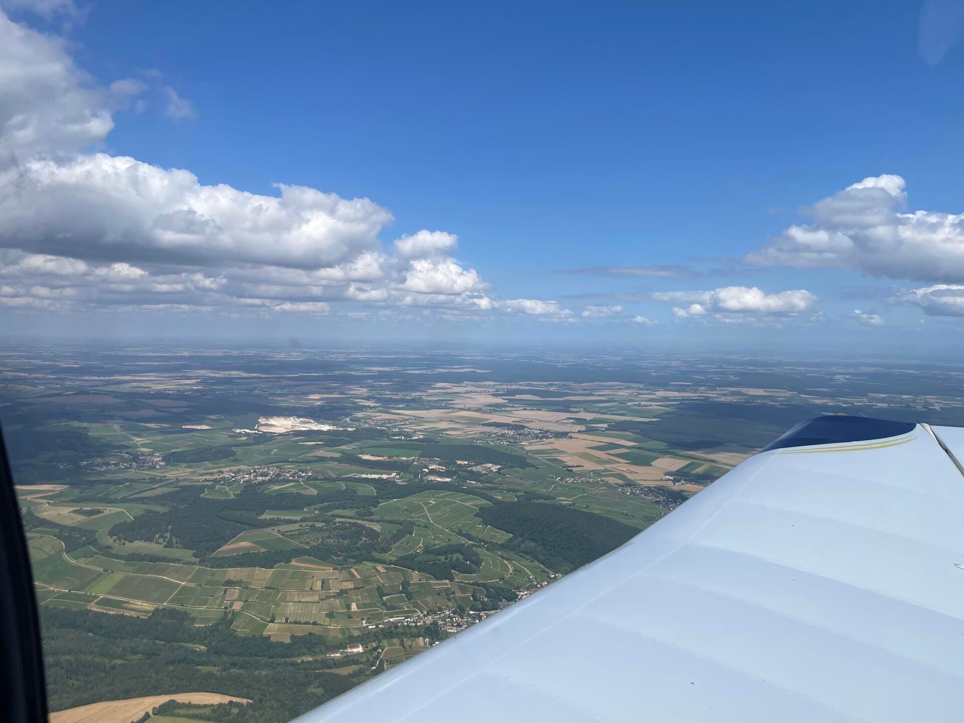 Survol de dijon et de ses alentours