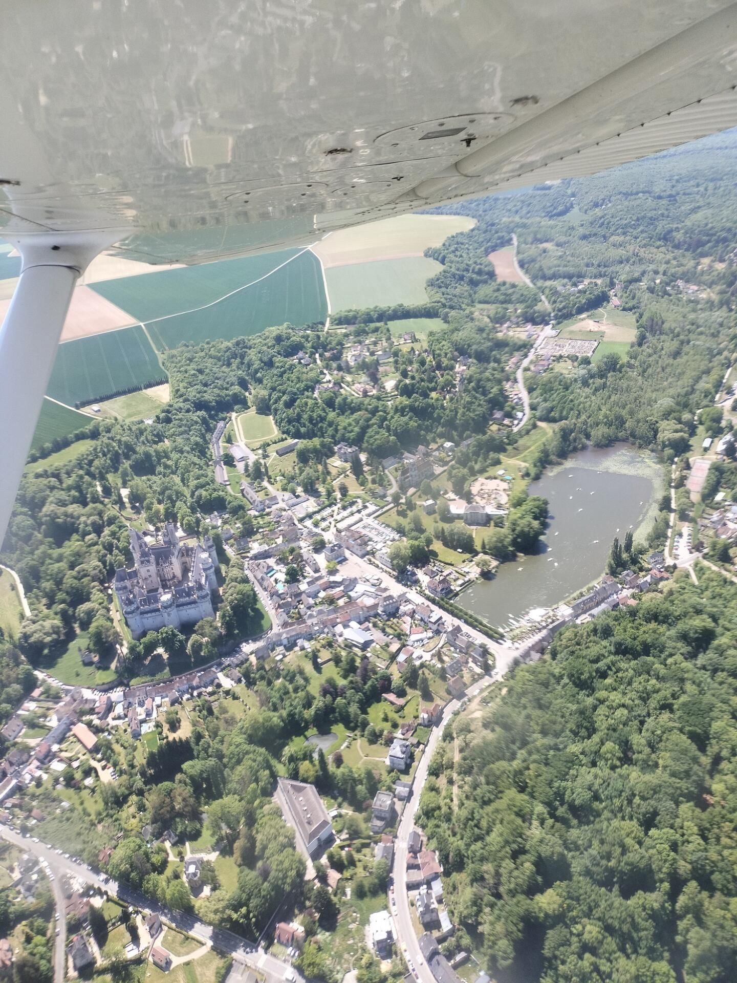 Châteaux et abbayes vus du ciel !