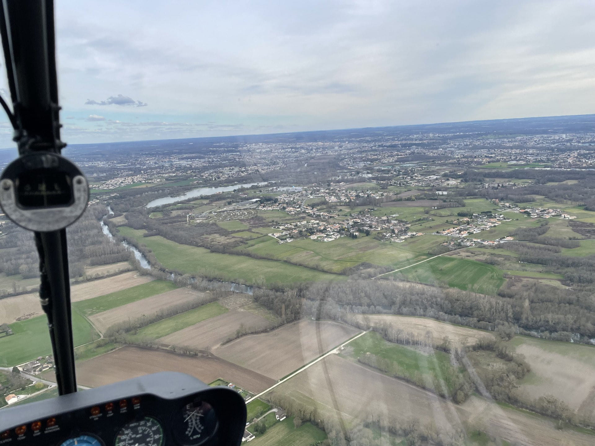 Angoulême et ses alentours en Hélicoptère - 30 min
