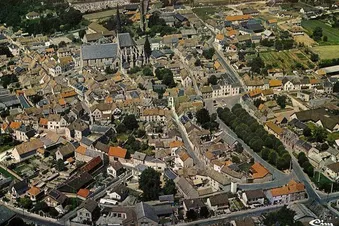 Gallardon et sa tour en ruine