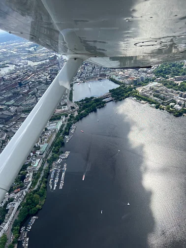 Rundflug Hamburg über Burchardkai, Alster, Hamburg Flughafen