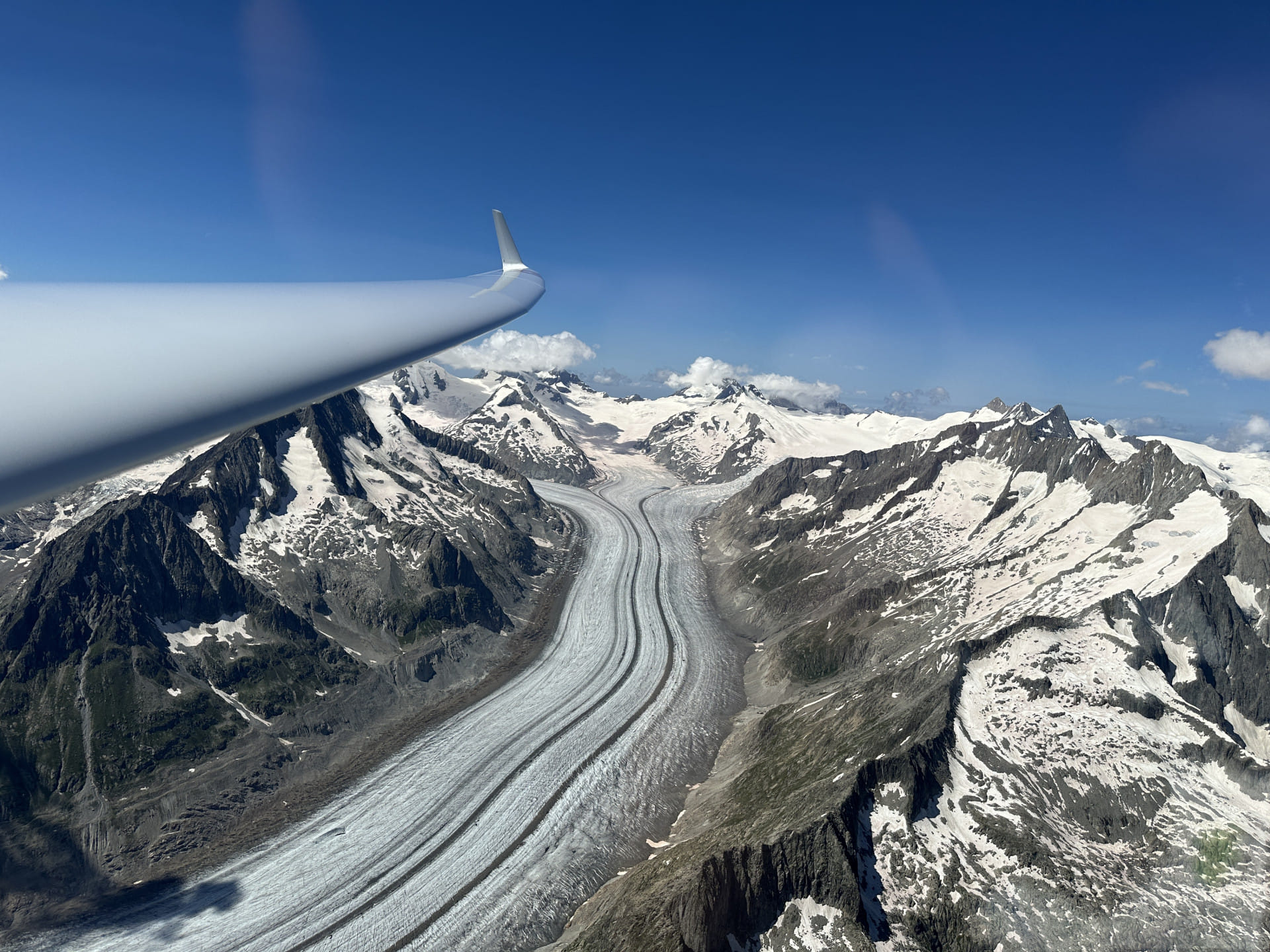 Vol au dessus des Alpes suisses