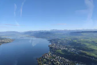 Rundflug mit oder ohne Zwischenlandung bei einem Restaurant