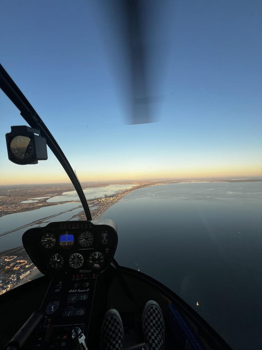 Hélicoptère Montpellier et son bord de mer