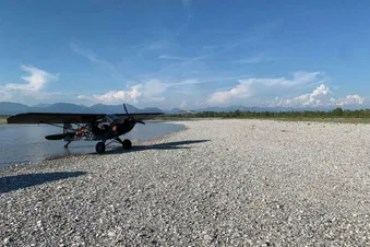 Ausflug mit einem echten Buschflugzeug