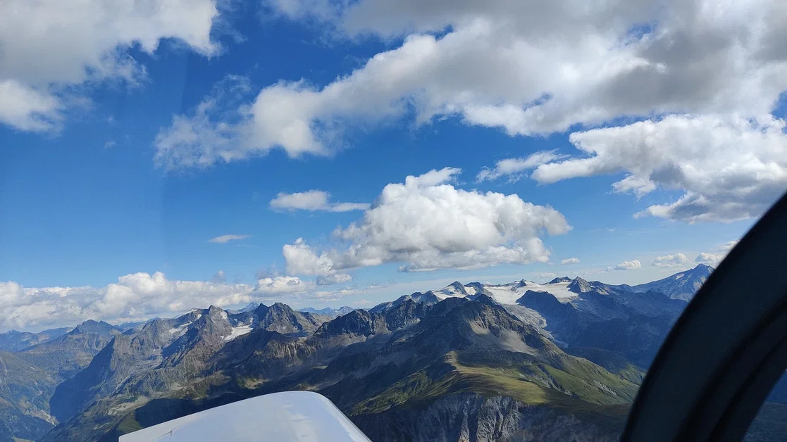 Kurzer Flug durch die Alpen