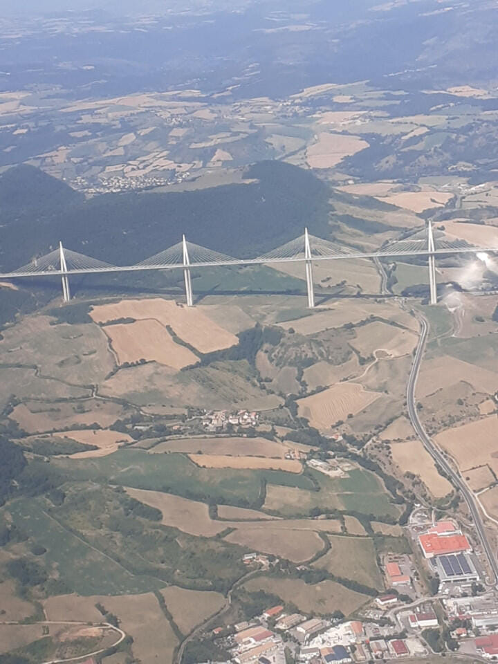Survol du Viaduc de Millau