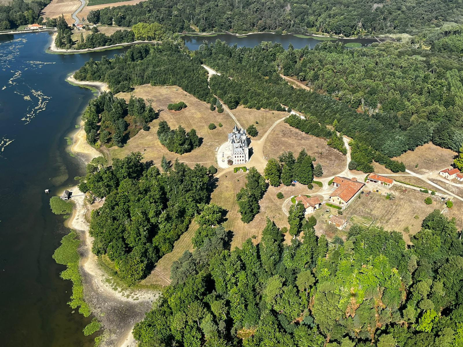 Angoulême et ses alentours en Hélicoptère - 30 min