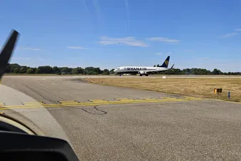 Verkehrsflughafen und weitere spannende Orte aus dem Cockpit