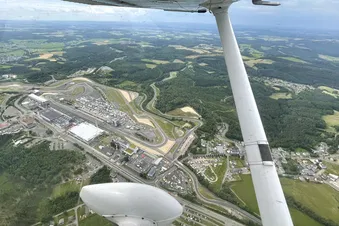 Schöner Rundflug: Maria Laach und Nürburgring (2 Passagiere)