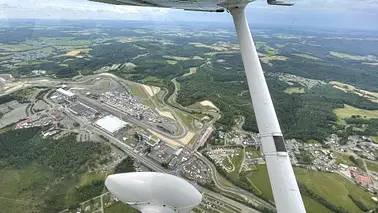Schöner Rundflug: Maria Laach und Nürburgring (2 Passagiere)