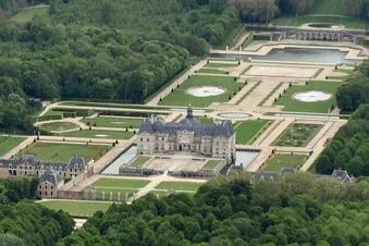 Survol de Vaux le Vicomte et Fontainebleau en Cirrus SR20