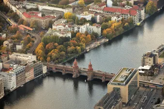 Die Oberbaumbrücke über die Spree