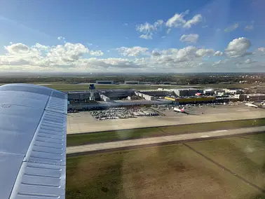 Individueller Rundflug über die Eifel nach Köln und zurück