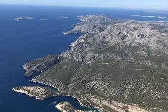 Littoral de la ciotat à carry le rouet en hélicoptère