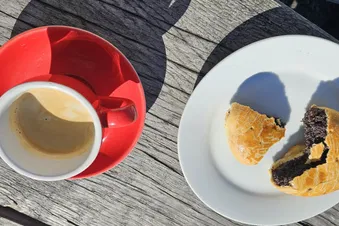 Kaffee und Mohnzelten