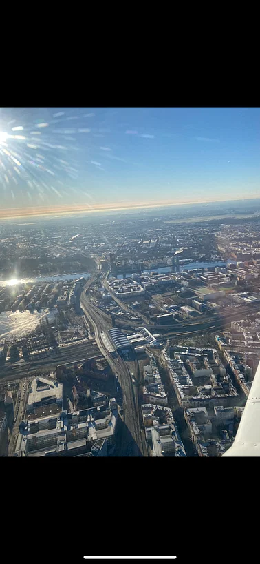 Rundflug über Berlin und den BER für Gehörlose