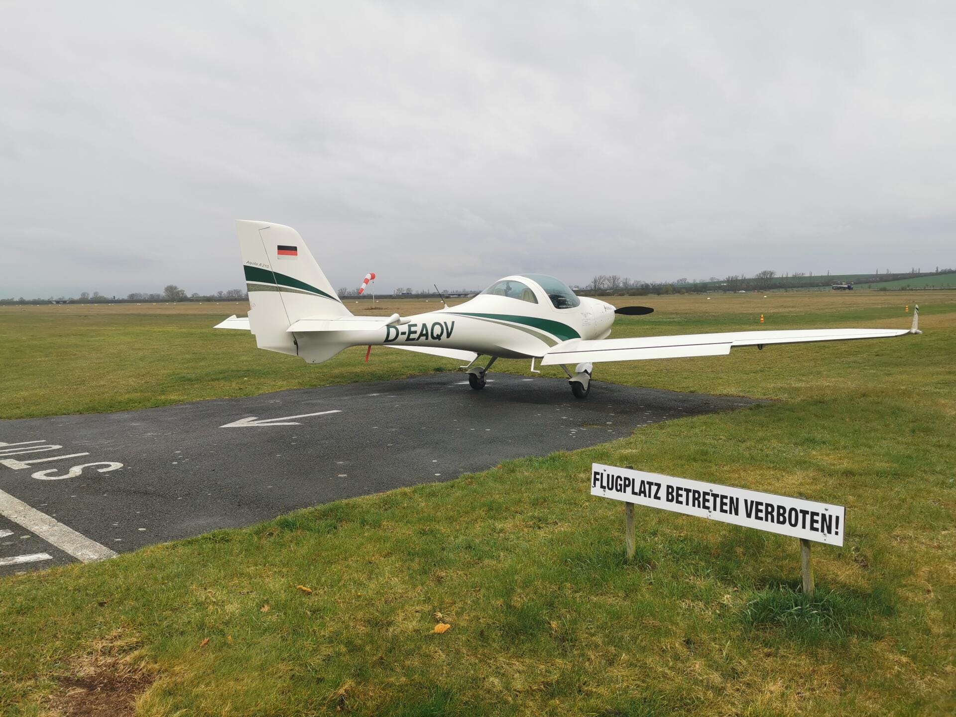 Aquila A210 (AT01)