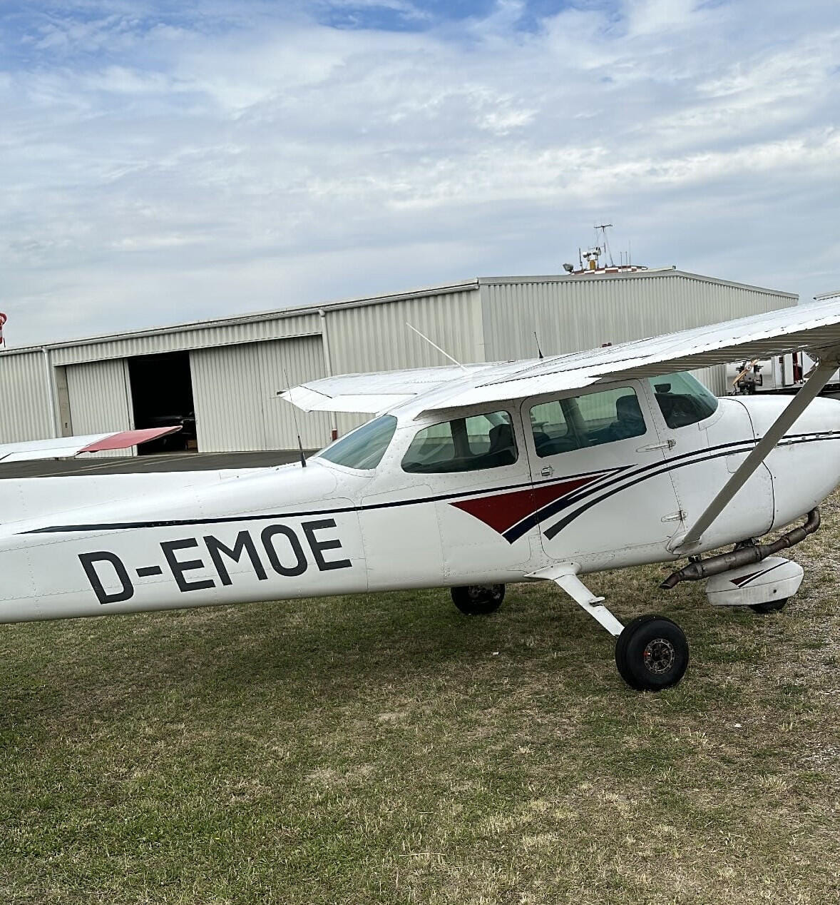 Cessna 172 N, Seitenansicht