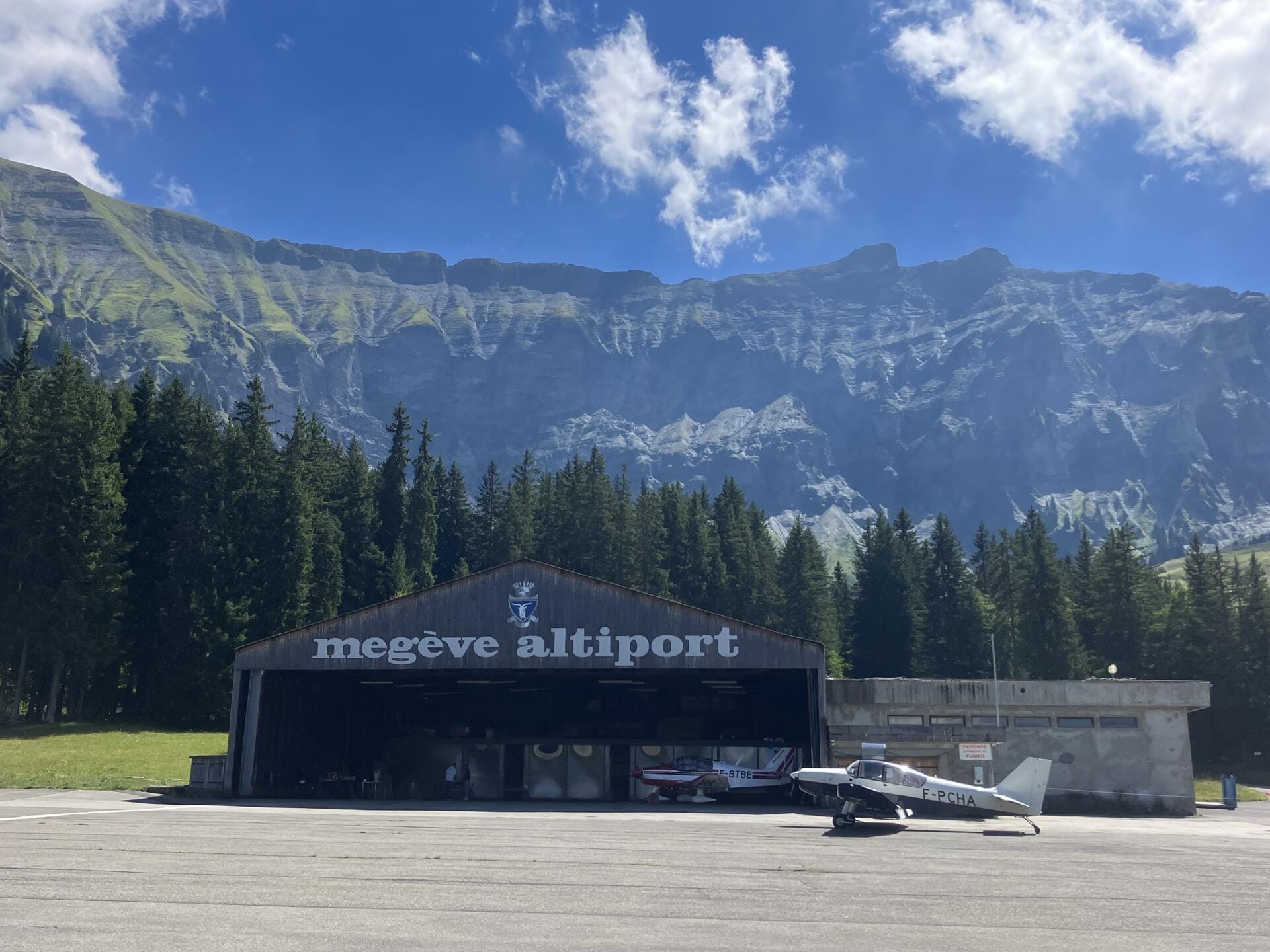 Massif du Mont-Blanc avec halte à Megève (LFHM)