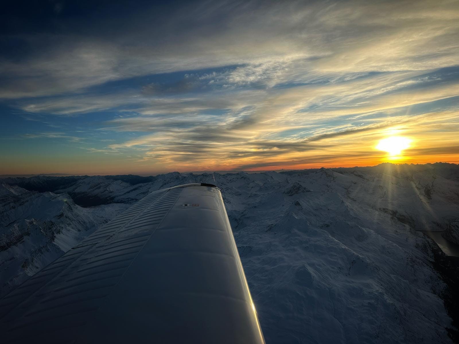 Exklusiver Rundflug über die Schweiz