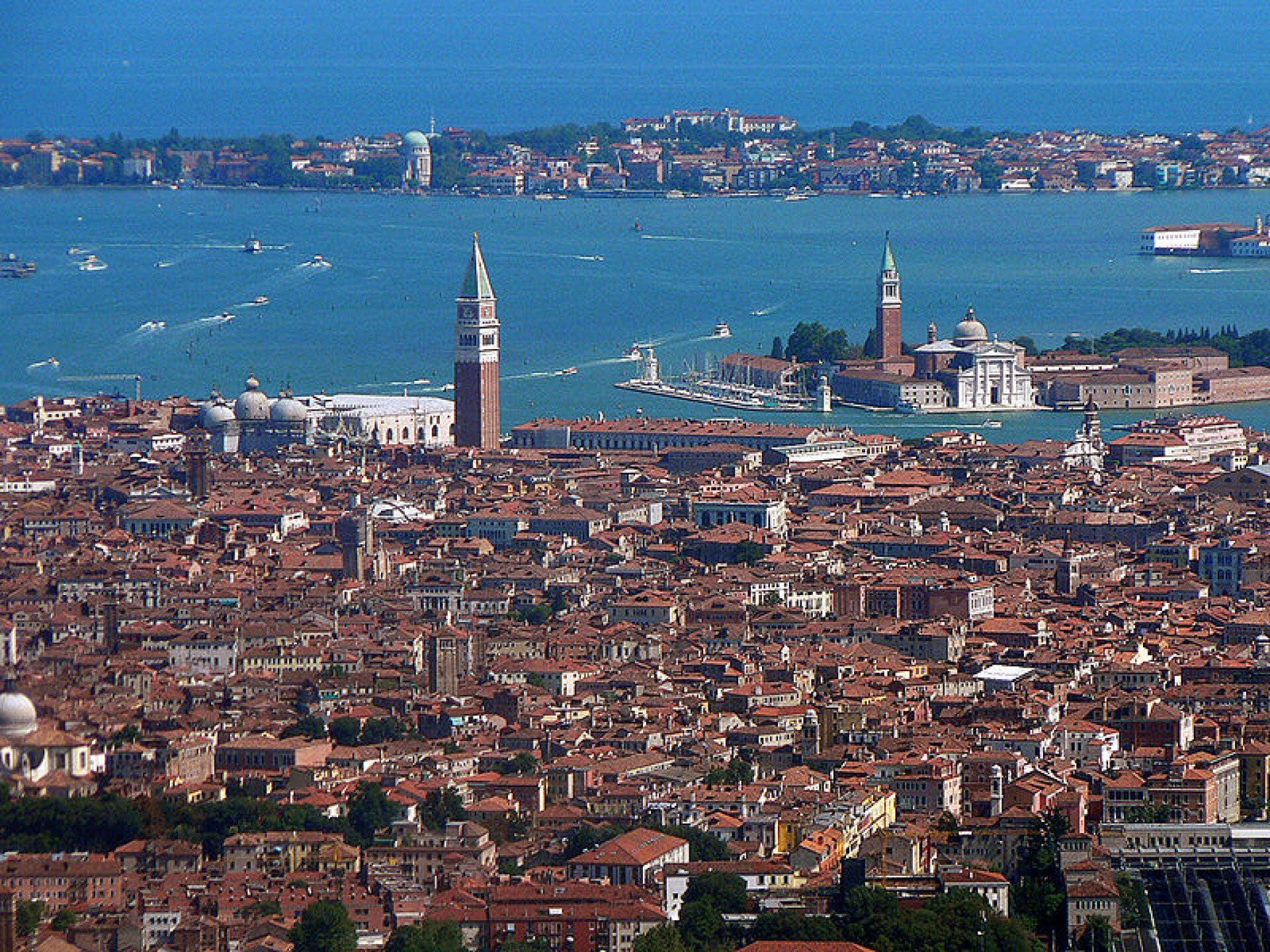 Flight along the Adriatic Coast to Venezia