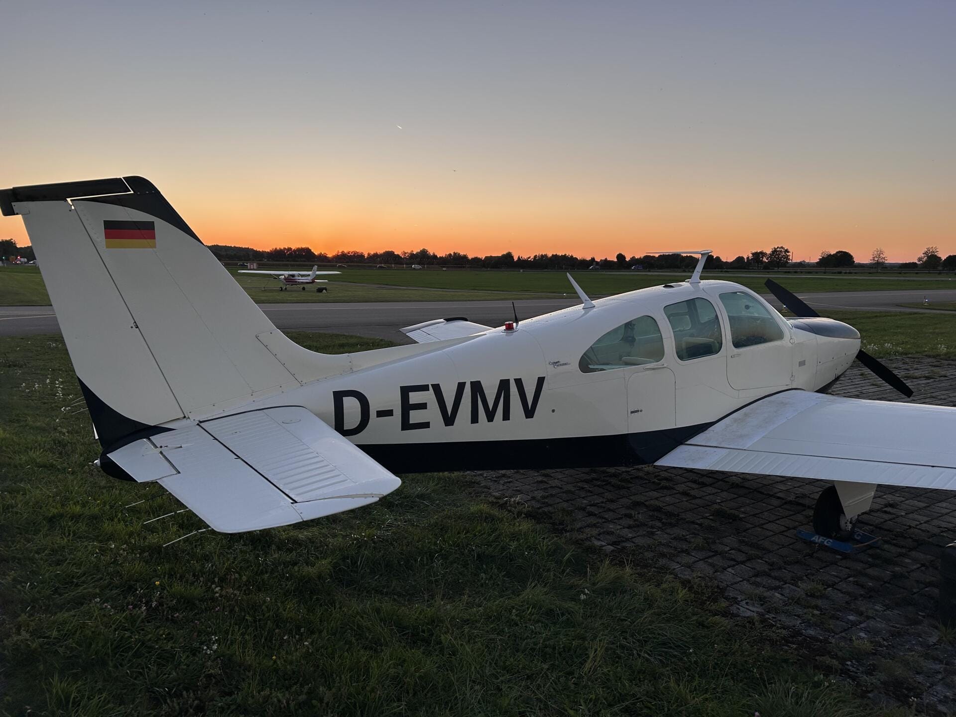 Beechcraft Bonanza BE33