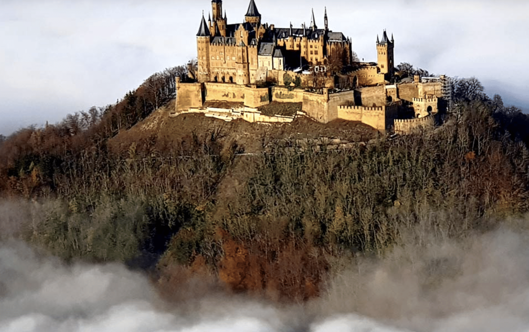 Großer Rundflug entlang der Burgen der Region