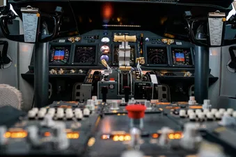 Echtes Cockpit / Professioneller Flugsimulator B737-800NG