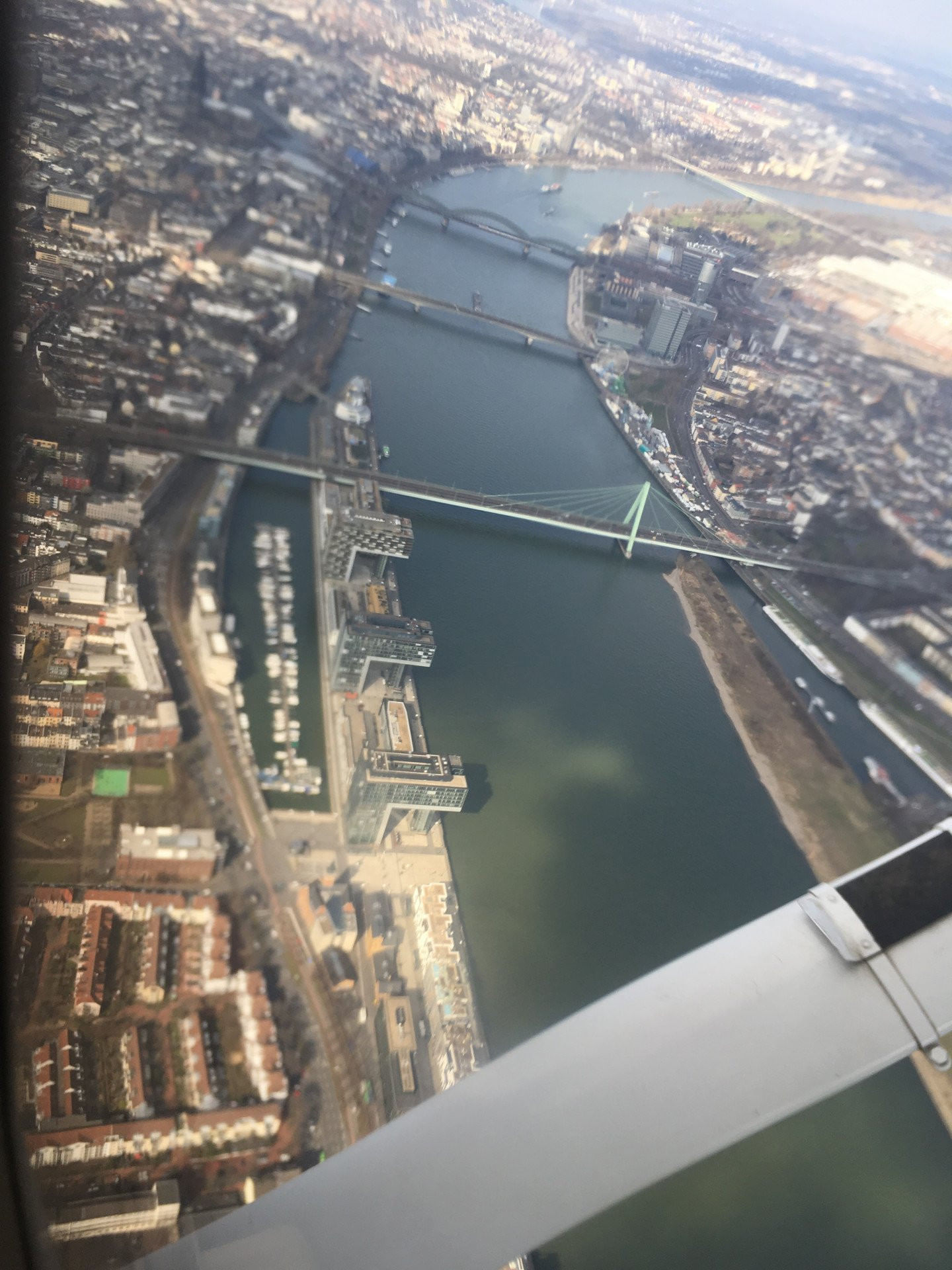 Rundflug: Kölner Dom, Braunkohle und Phantasialand