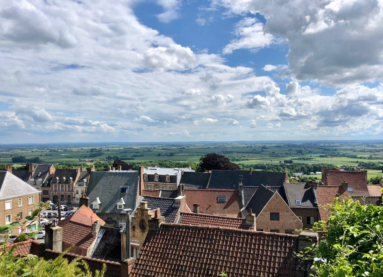 Balade aérienne : Les monts des Flandres depuis Merville