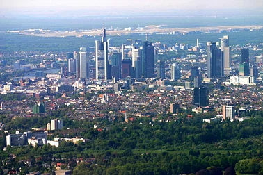 Mit dem Hubschrauber zur Frankfurter Skyline