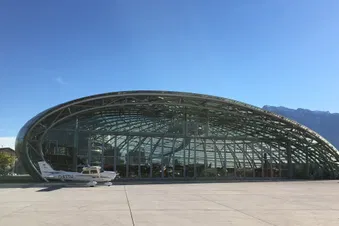 Ausflug nach Salzburg, Besichtigung Hangar 7