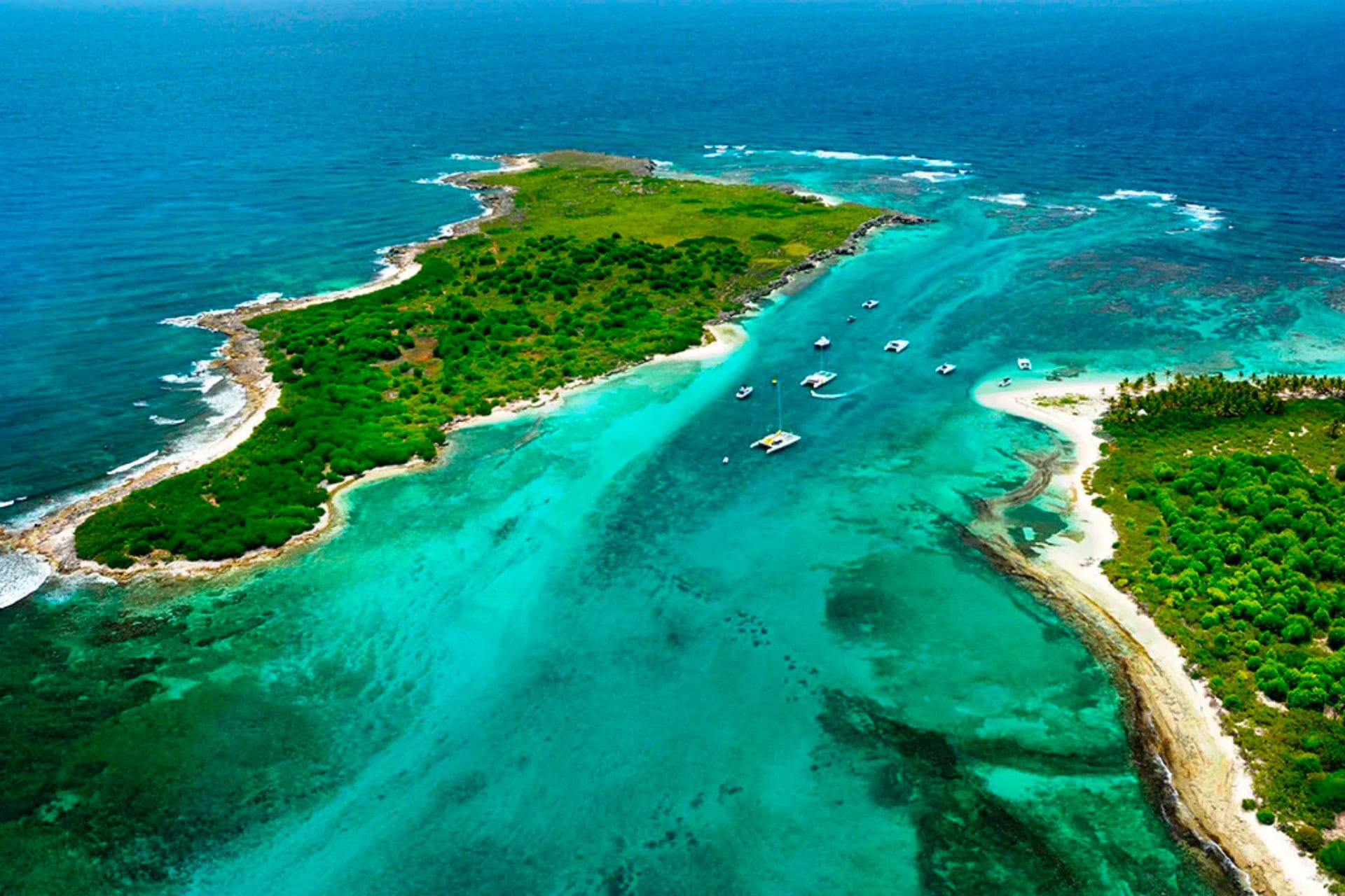 Petite Terre et Désirade - Survol de la Guadeloupe