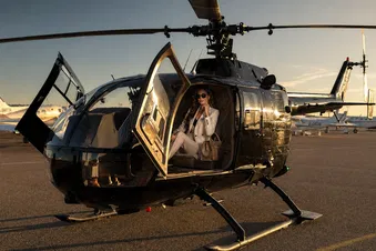 Stuttgart von oben im zweimotorigen VIP Turbinenhubschrauber