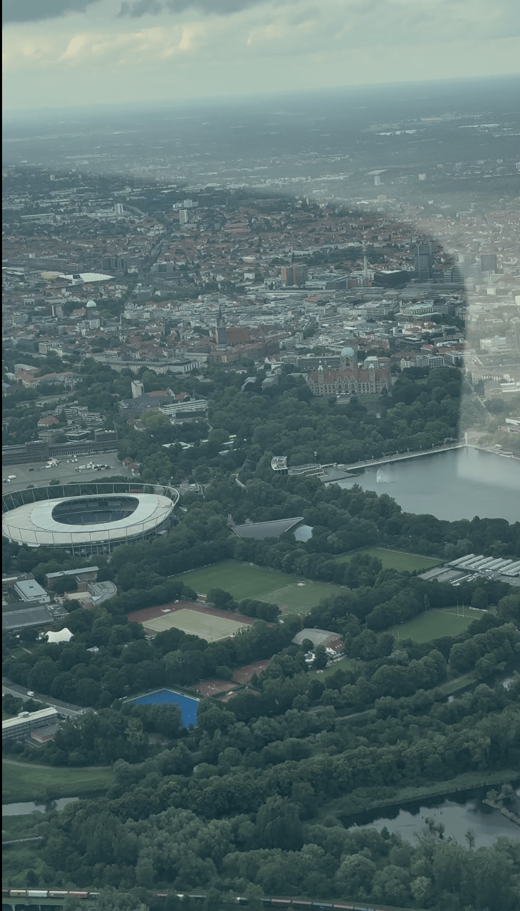 Hannover Rundflug mit blick auf Schloss Marienburg