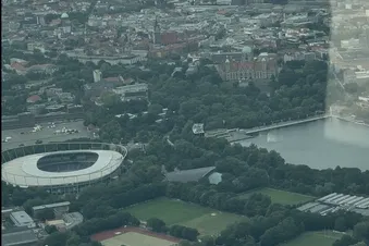 Hannover Rundflug mit blick auf Schloss Marienburg