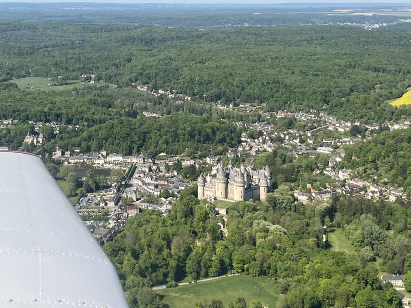 Pierrefonds et la Forêt de Compiègne vus du ciel